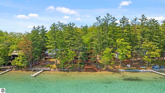 922 W  Bear Lake Rd, Kalkaska, MI 49646