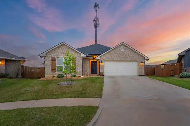 9516 NW 86th St, Yukon, OK 73099