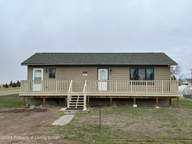 134 13th Ave NW, Hettinger, ND 58639