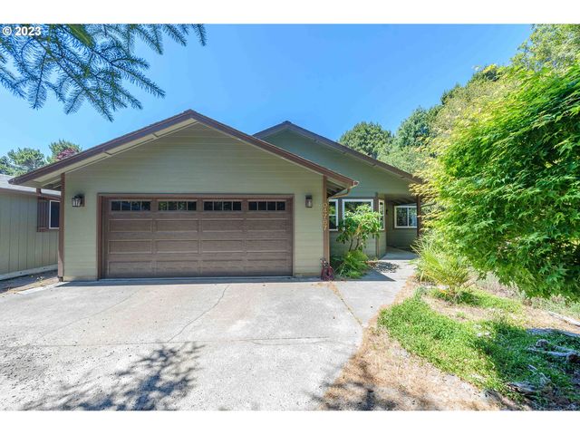 4787 Oceana Dr, Florence, OR 97439