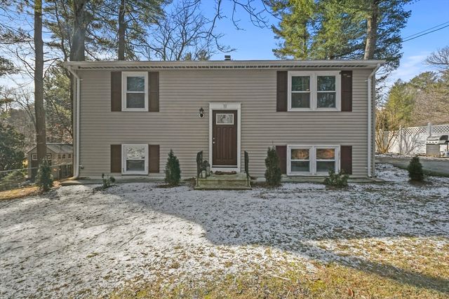 10 Ferncroft Rd, Leicester, MA 01524