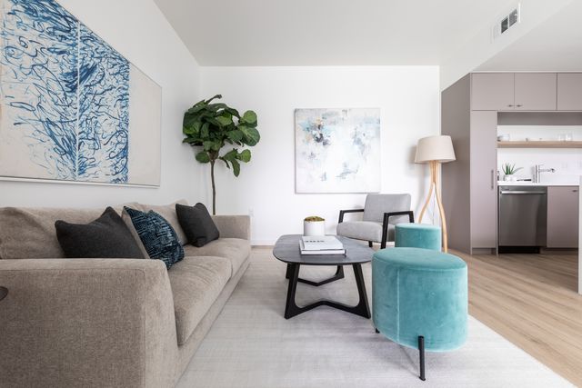 4575 Santa Monica Blvd #202, Los Angeles, CA 90029