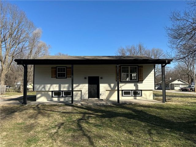 225 Valley St, Excelsior Springs, MO 64024