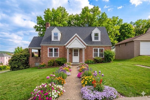 114 S  8th St, Youngwood, PA 15697