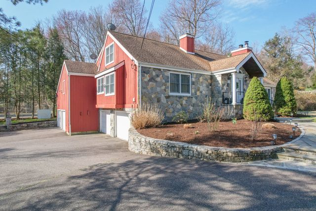 695 Whittemore Rd, Middlebury, CT 06762