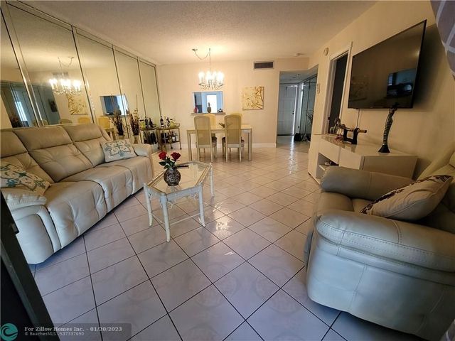 4270 NW 40th St #213, Fort Lauderdale, FL 33319