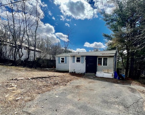 6 Henry Rd, Wales, MA 01081