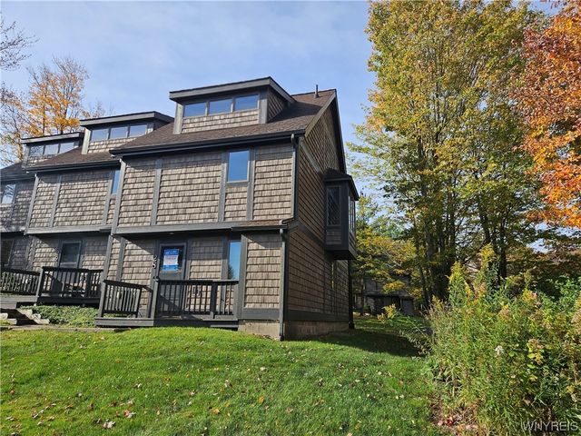 28 Woods Rd, Ellicottville, NY 14731