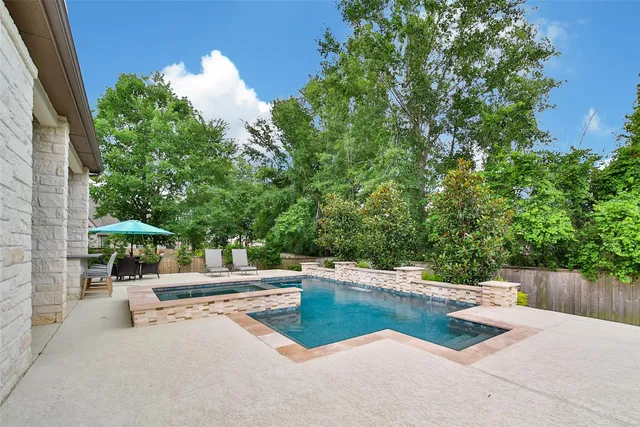 129 Larkhaven Dr, Montgomery, TX 77316
