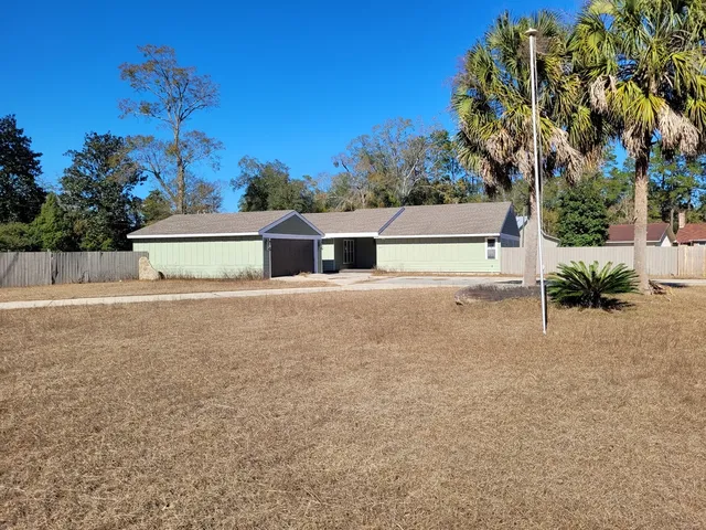 555 E  Magnolia St, Jesup, GA 31546