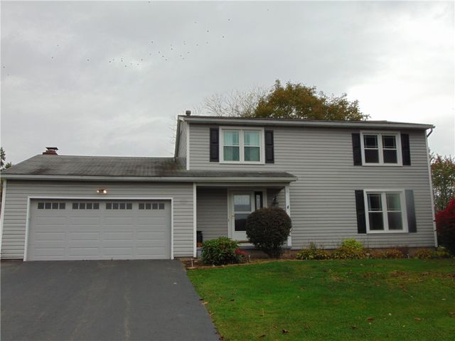 11 Olde Harbour Trl, Rochester, NY 14612
