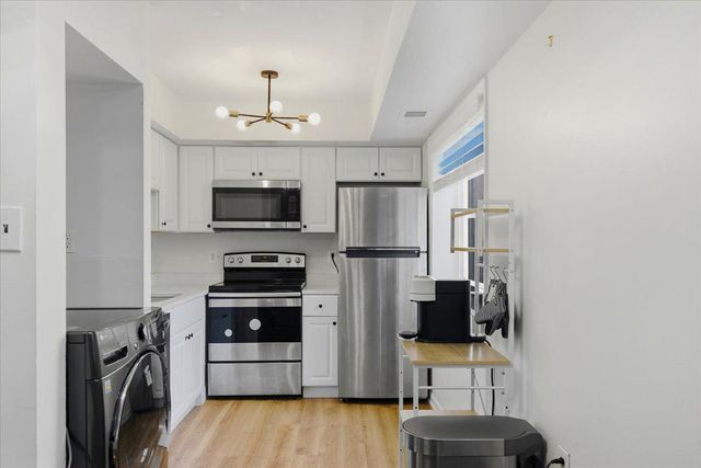 3330 S  28th St #204, Alexandria, VA 22302