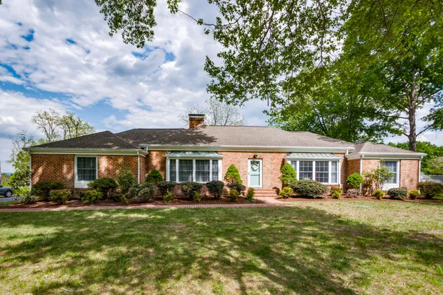 111 Johnstone St, Lexington, VA 24450