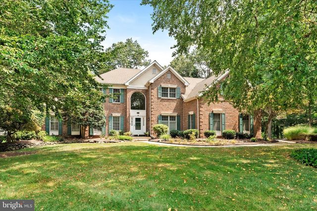 11 Pickering Dr, Robbinsville, NJ 08691