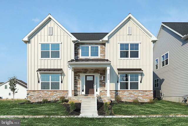 2406 Hawthorne Dr, Harrisburg, PA 17110