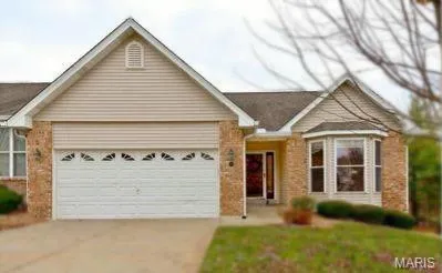 6 Country Bluff Ct, Saint Charles, MO 63301