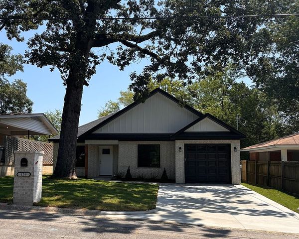109 Chitwood St, Hot Springs, AR 71913
