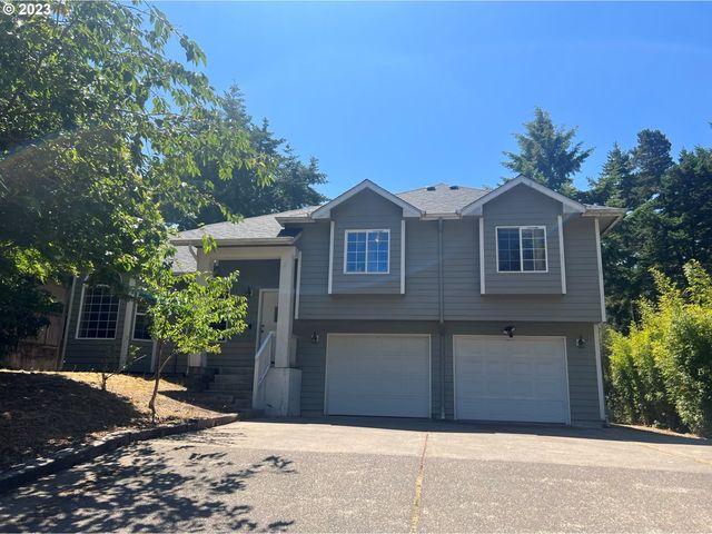 812 8th St, Florence, OR 97439