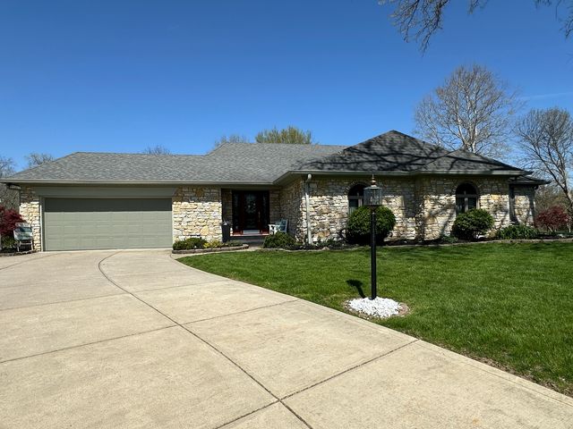 2088 Golfview Ct, Greenwood, IN 46143