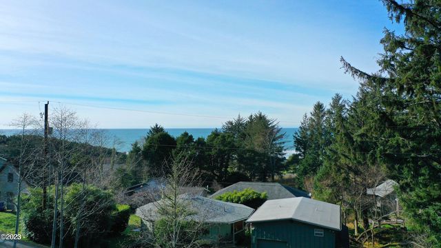 512 Overlook Dr, Yachats, OR 97498