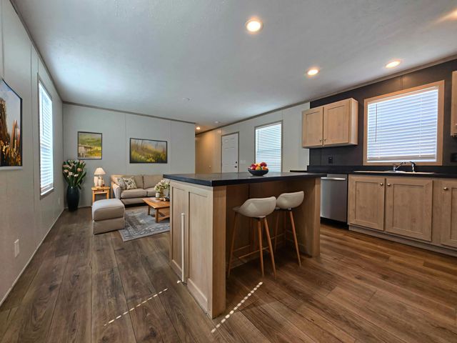 29800 Guilford Cir #209, New Baltimore, MI 48051
