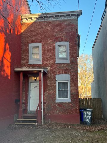 435 S  7th St, Reading, PA 19602