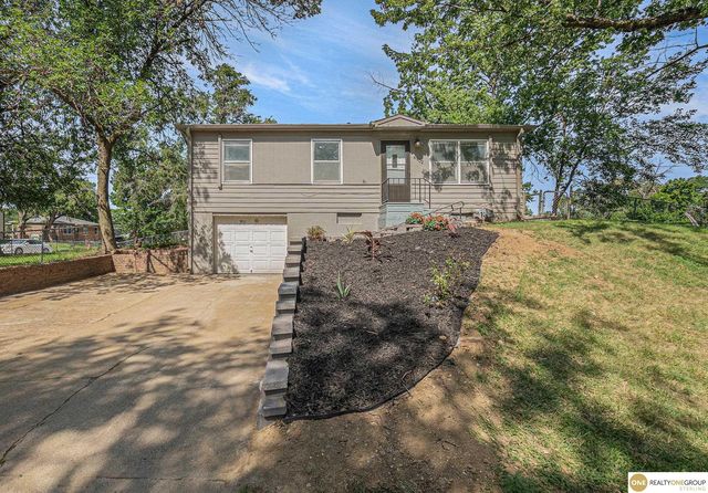 6902 S  21st Ave, Bellevue, NE 68147