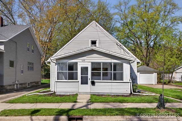 679 Garfield Ave NW, Grand Rapids, MI 49504
