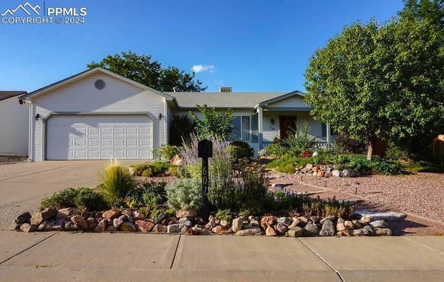 607 Twinflower Dr, Canon City, CO 81212