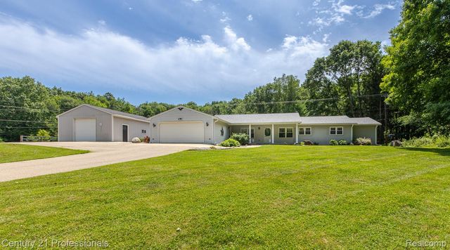 1790 Kent Rd, Ortonville, MI 48462
