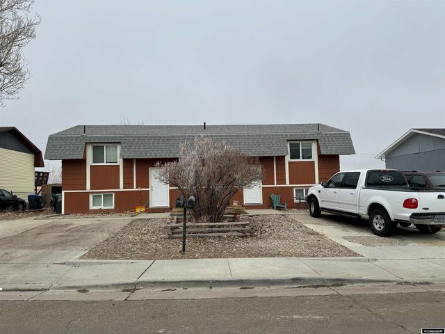 355 Anvil Dr, Green River, WY 82935