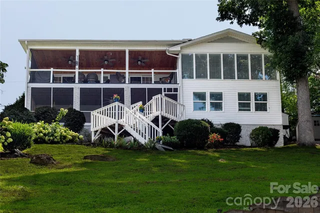 220 Lakeshore Ln, Taylorsville, NC 28681