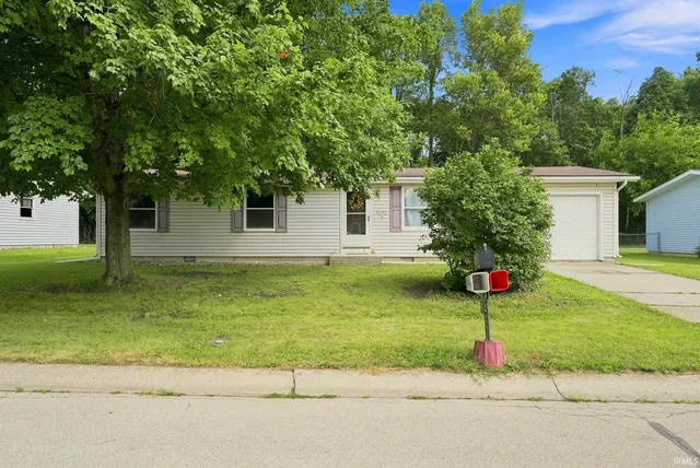 2030 Chief Turtle Ct, Huntington, IN 46750