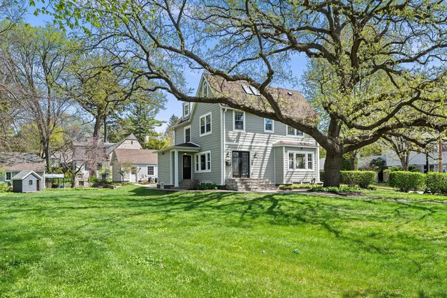 1633 E  River Pkwy, Minneapolis, MN 55414