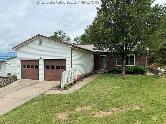 5005 Buffy Dr, Cross Lanes, WV 25313