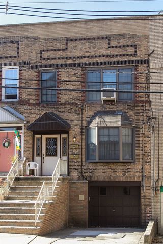 154 W  29th St #2, Bayonne, NJ 07002