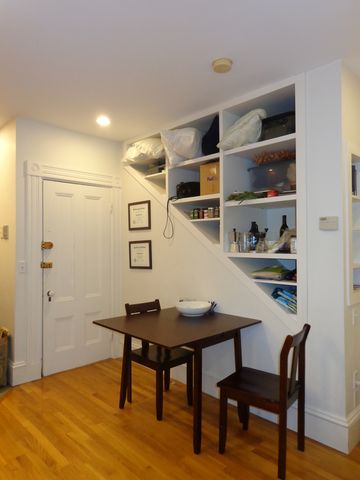 17 Centre St #2R, Cambridge, MA 02139