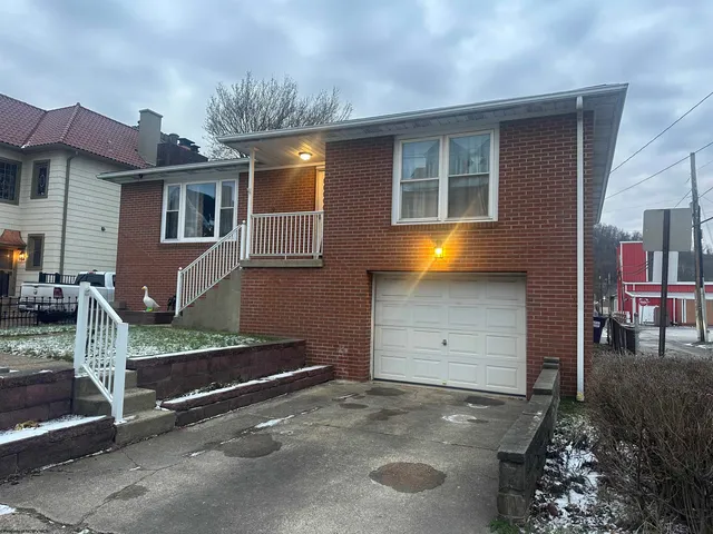 119 E  3rd St, Weston, WV 26452