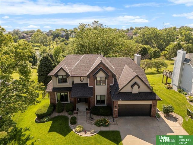 802 N  Fillmore St, Papillion, NE 68046