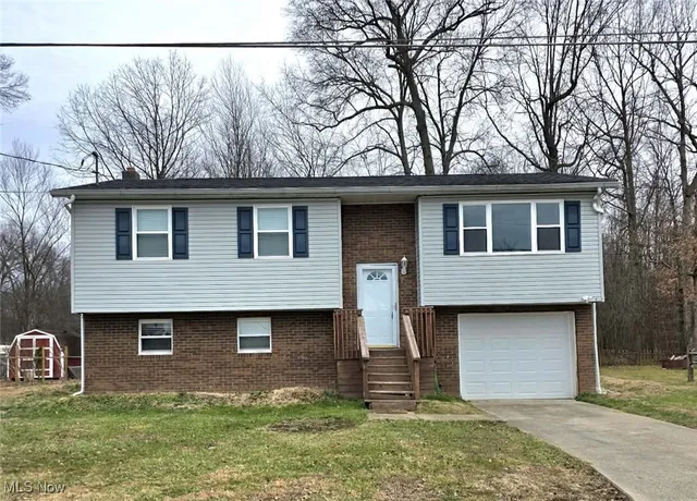 405 Jefferson Dr, Mineral Wells, WV 26150