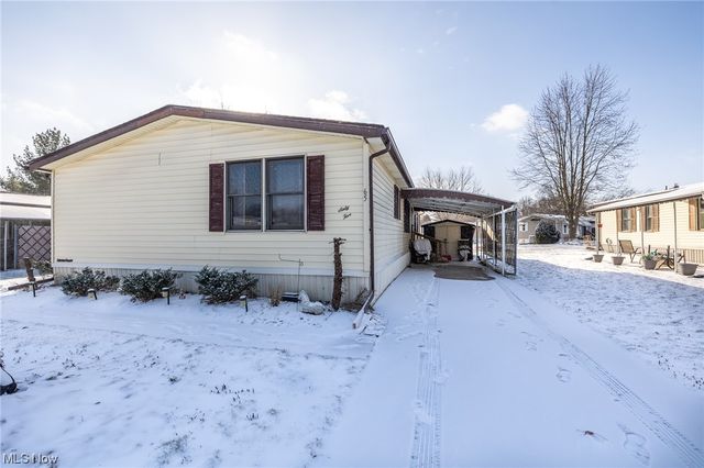 65 Parkway Dr, Olmsted Falls, OH 44138
