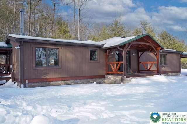 371 Green Tree Dr, Auburn, PA 17922