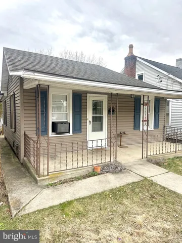 622 W  5th St, Lewistown, PA 17044