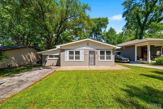 191 Bascom Dr, Saint Louis, MO 63135