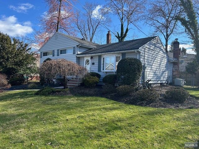 21 Valley Brook Dr, Emerson, NJ 07630