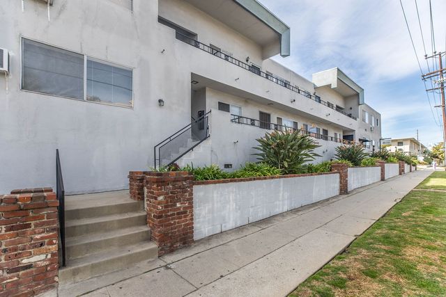 963 S  Barrington Ave #7, Los Angeles, CA 90049