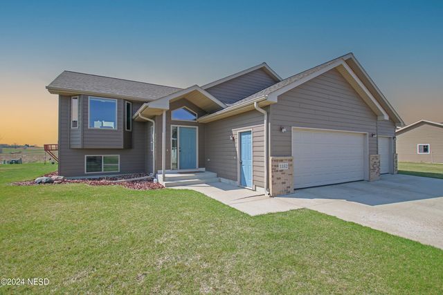 3352 12th Ave NW, Watertown, SD 57201