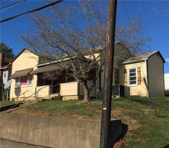 220 Collins Ave, Pennsboro, WV 26415