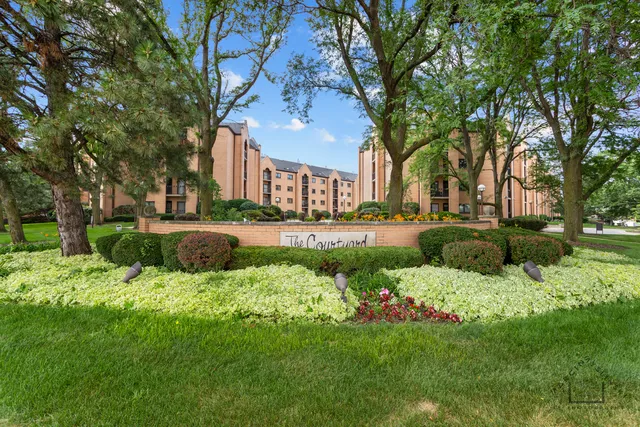 7410 W  Lawrence Ave #421, Harwood Heights, IL 60706