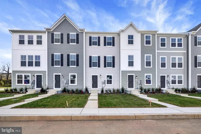 10 Ironwood Ct #18, Kearneysville, WV 25430